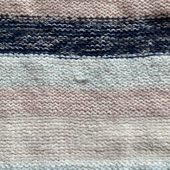 Joie sweater. - Picture 9 of 10